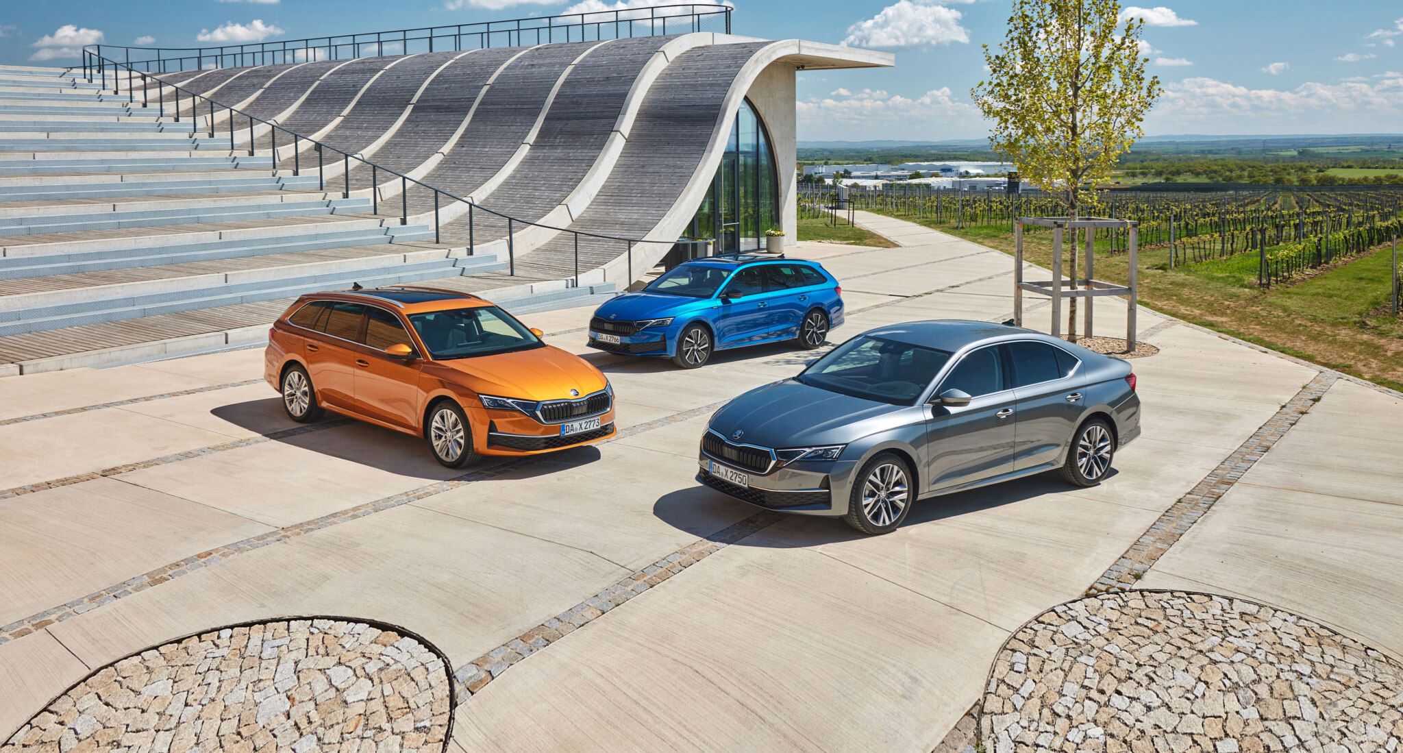 Getarnter Skoda Octavia Kombi Facelift-Prototyp testet auf öffentlichen Straßen mit abgedeckten Stylingdetails an Front und Heck